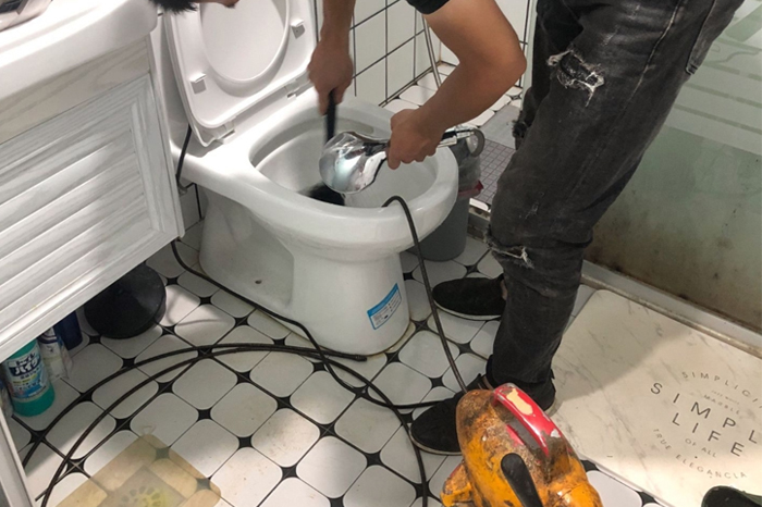 游仙马桶堵塞自己疏通还是找师傅？专业上门服务让你省时更省心