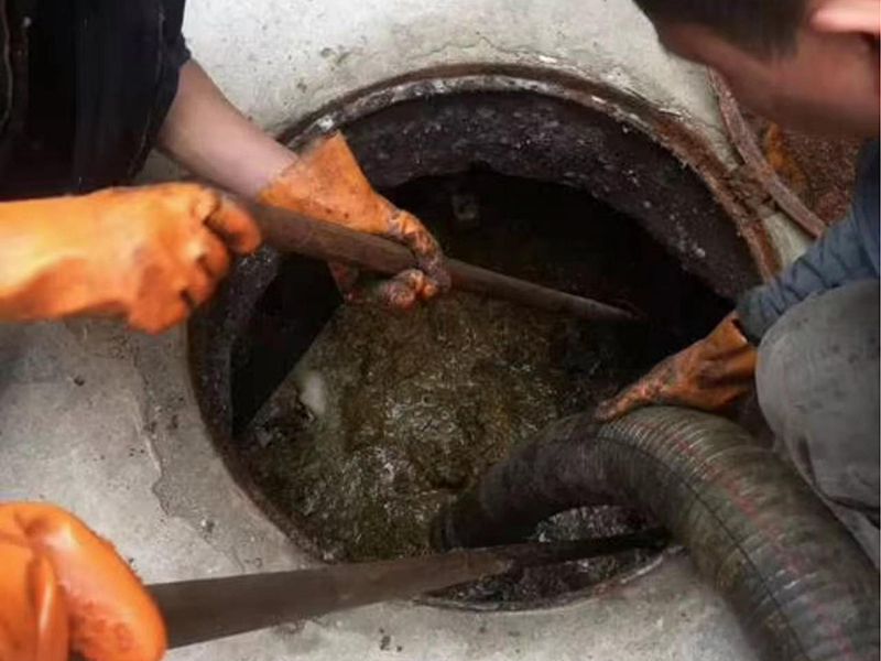 游仙清理化粪池时如何避免沼气的危害？